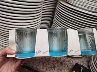 Bicchieri acqua in vetro celesti
