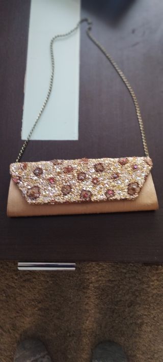 Bolso y zapatos de fiesta a juego