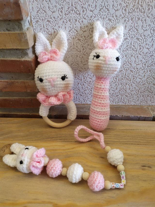 Sonajero mordedor y cinta chupete conejita amiguru
