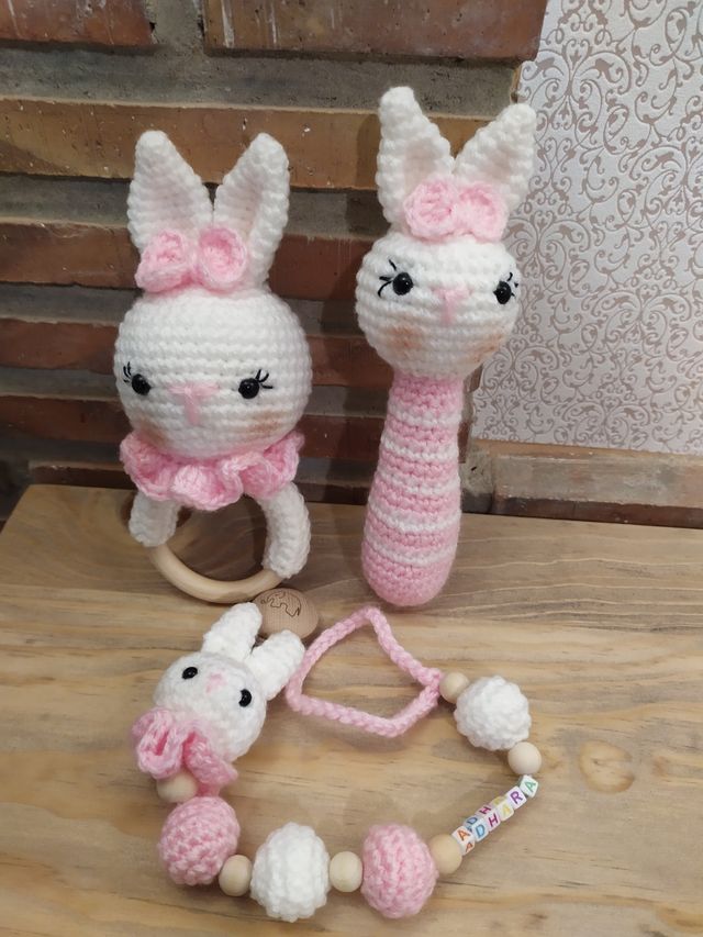 Sonajero mordedor y cinta chupete conejita amiguru