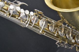 Saxofon Tenor Conn 10M en perfecto estado.
