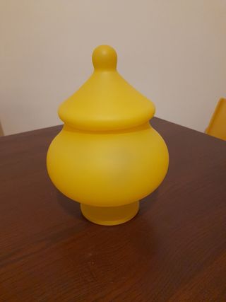 Vaso vetro con coperchio giallo