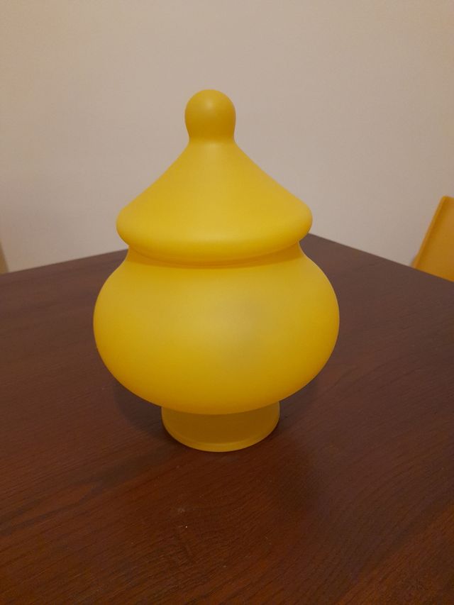 Vaso vetro con coperchio giallo