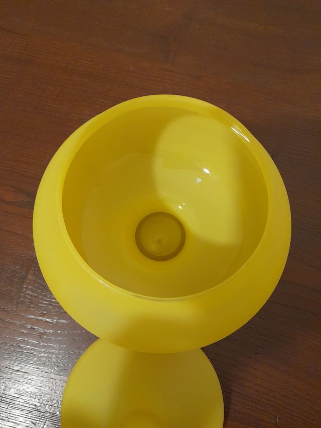 Vaso vetro con coperchio giallo