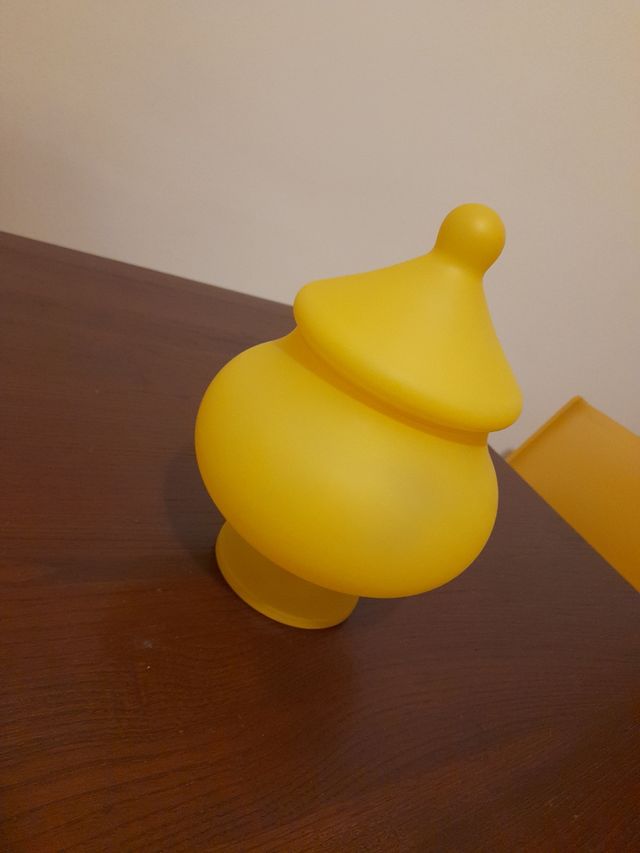 Vaso vetro con coperchio giallo