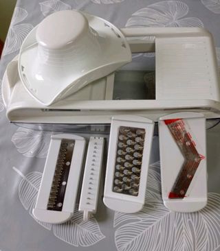 Lote 4 utensilios de cocina:Multirallador y otros