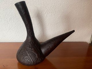 Porrón forrado piel repujada grabada