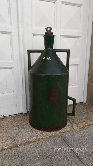 Aceitera industrial,  años 40