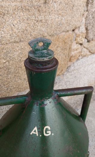 Aceitera industrial,  años 40