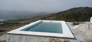 Piscina 6x3 poliéster profundidad 1.20-1.60