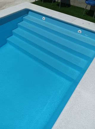 Piscina 6x3 poliéster profundidad 1.20-1.60