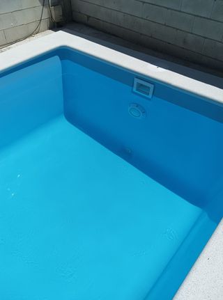 Piscina 6x3 poliéster profundidad 1.20-1.60