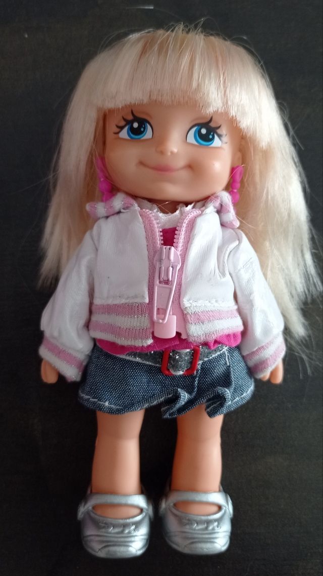 Barriguitas con su coche