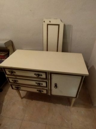 Habitación antigua blanca