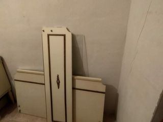 Habitación antigua blanca