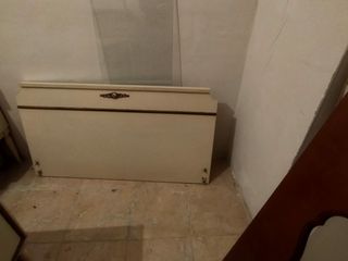 Habitación antigua blanca