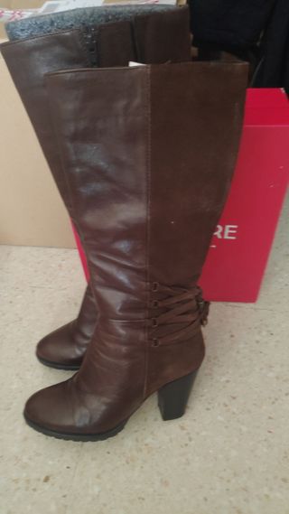 Botas altas de piél