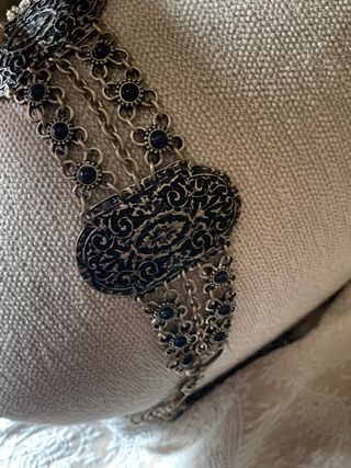 Cinturón negro y plata