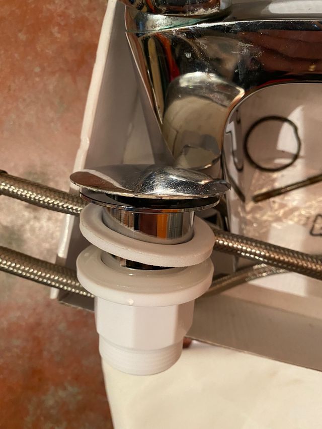 GRIFO DE LAVAVO CROMADO CON VÁLVULA NUEVA Y TUBOS