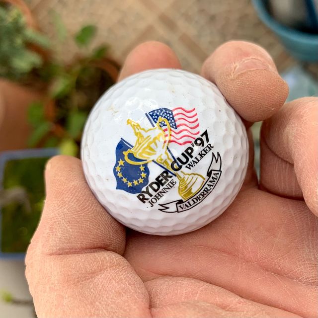 OFERTA Bolas de golf con logotipo.