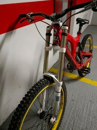 Santa Cruz V10 descenso