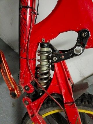 Santa Cruz V10 descenso