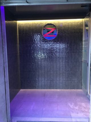 azulejo tipo metro 10x30 negro brillo ondas