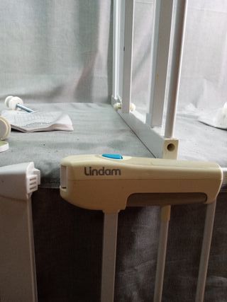 Barrera puerta seguridad bebés. Lindam #resurrecci