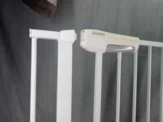 Barrera puerta seguridad bebés. Lindam #resurrecci