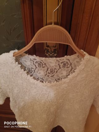 Camisa  corta/ blusa d encaje acrìlico. poco uso ,