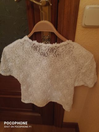 Camisa  corta/ blusa d encaje acrìlico. poco uso ,