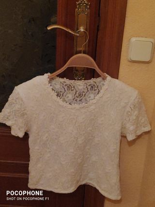 Camisa  corta/ blusa d encaje acrìlico. poco uso ,
