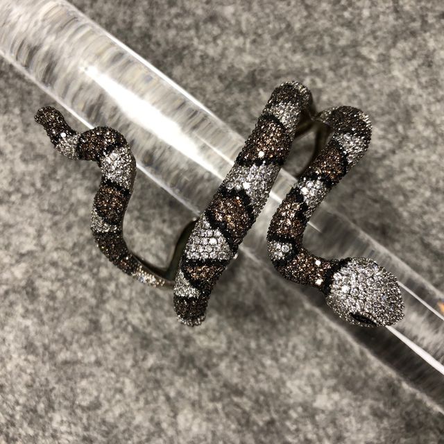 Pulsera con forma de serpiente