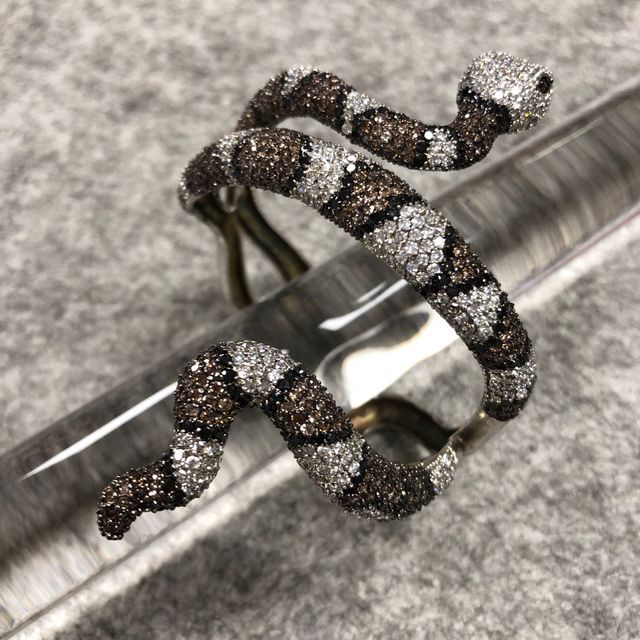 Pulsera con forma de serpiente