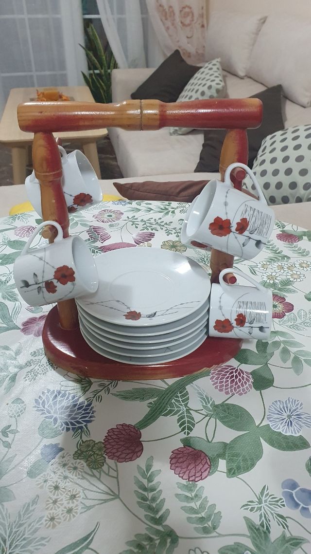Precioso Juego Café con soporte de madera. 