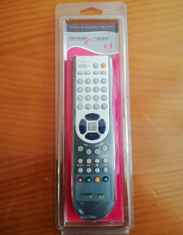 MANDO A DISTANCIA UNIVERSAL PARA TELEVISIÓN.