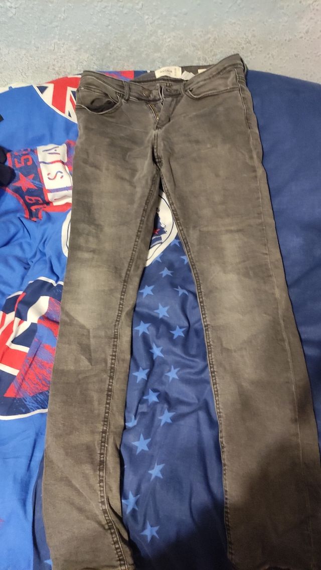 Pantalón vaquero gris