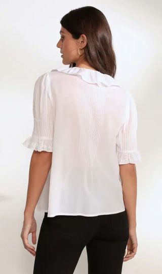 Blusa con adorno de volantes 