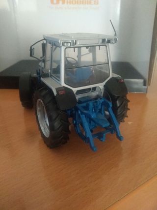 tractor Ford 7810 escala miniatura