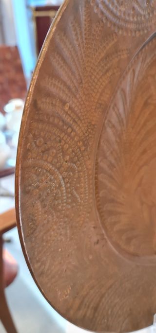 Plato de cobre repujado