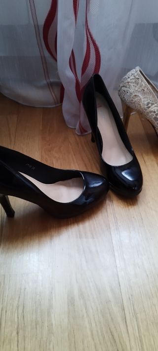 Zapatos de tacón, elegantes para fiesta