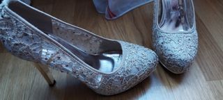 Zapatos de tacón, elegantes para fiesta