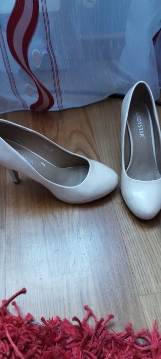 Zapatos de tacón, elegantes para fiesta