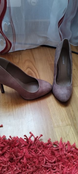 Zapatos de tacón, elegantes para fiesta