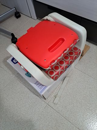 Sedia elevabile Chicco con tavolo