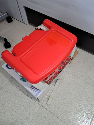 Sedia elevabile Chicco con tavolo