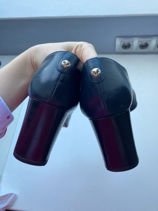Zapatos de tacon de piel azul marino
