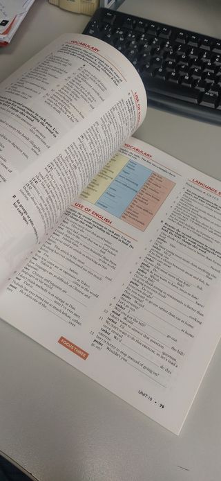 Libro inglés "New success at First Certificate"