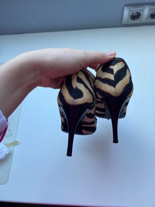 Zapatos de tacon zara de cebra talla 39