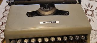 Maquina de escribir Olivetti Pluma 22